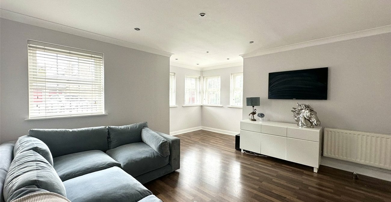 5 bedroom house for sale in Greenhithe | Robinson Jackson