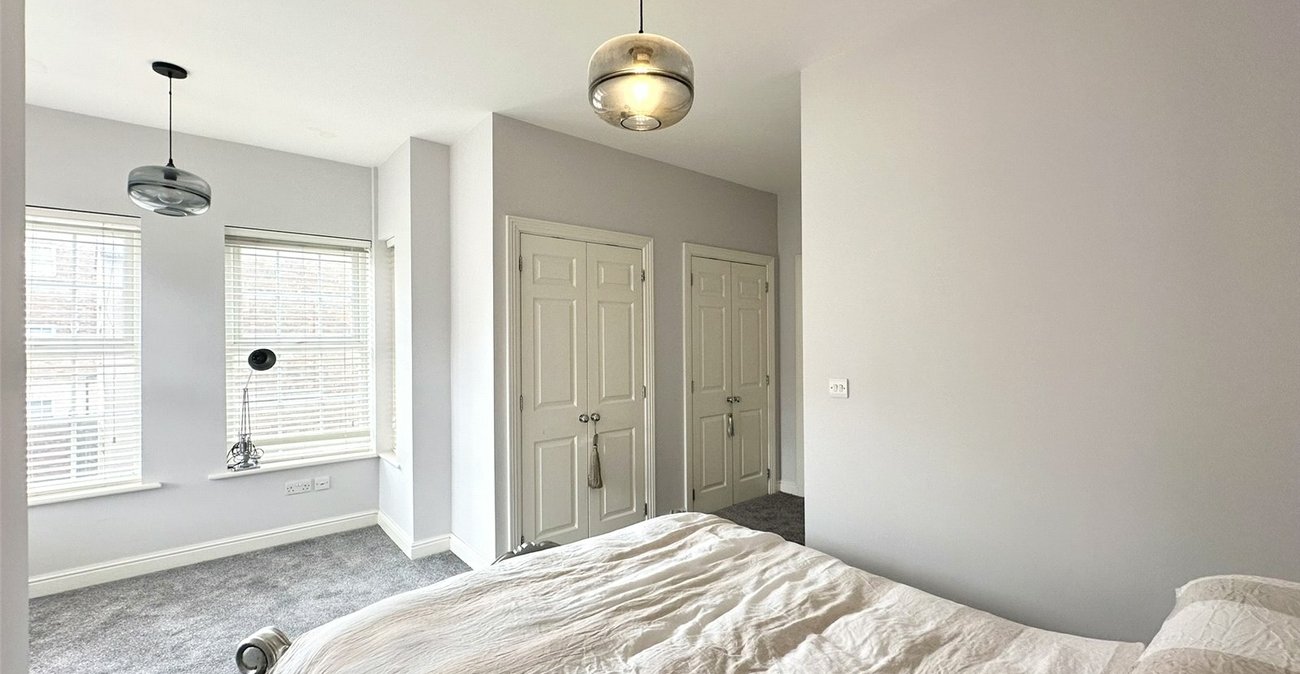 5 bedroom house for sale in Greenhithe | Robinson Jackson