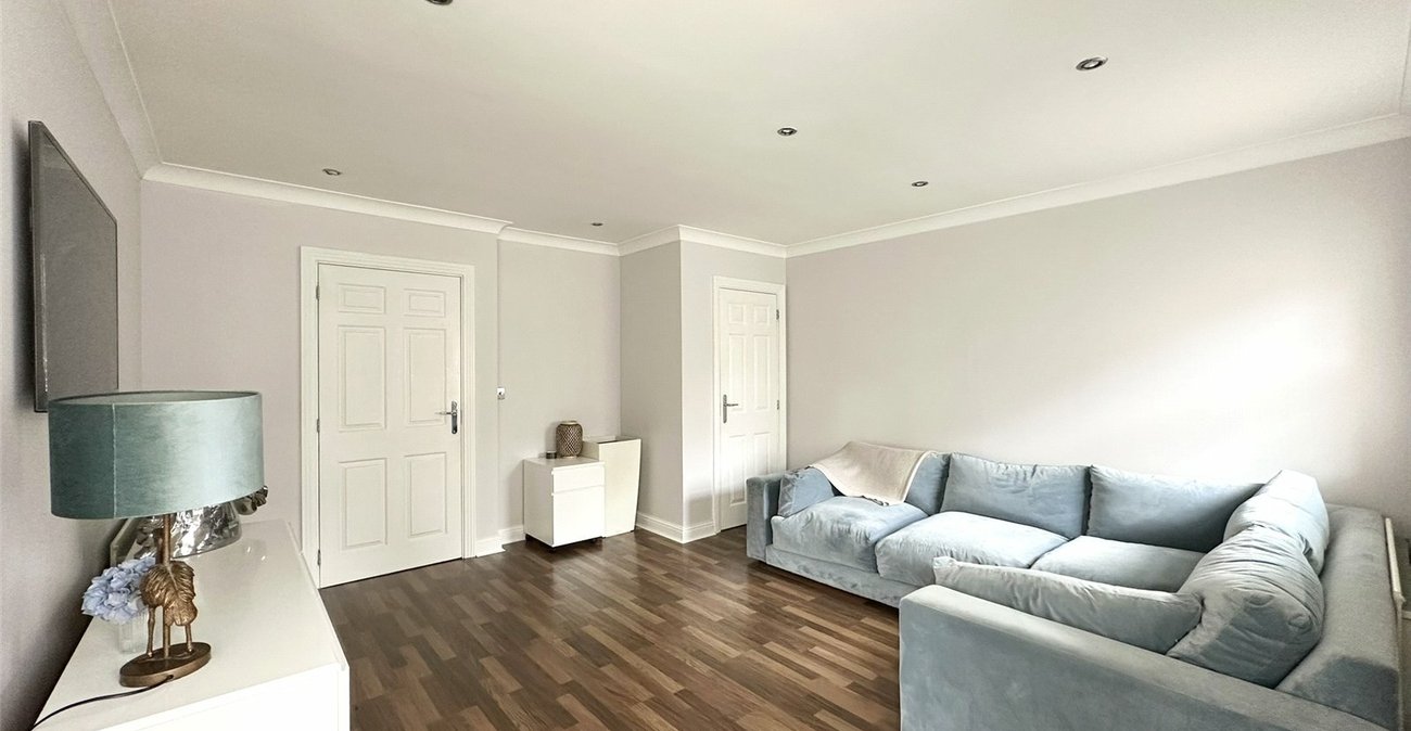 5 bedroom house for sale in Greenhithe | Robinson Jackson