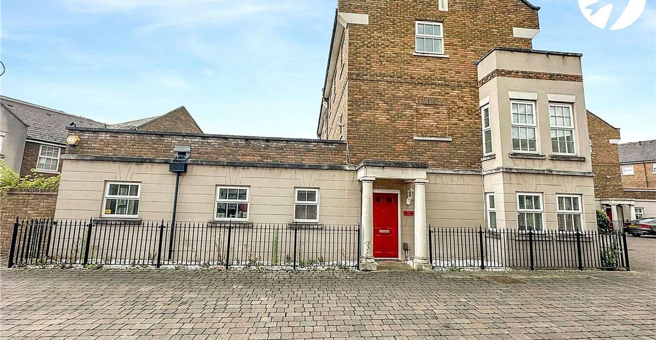 5 bedroom house for sale in Greenhithe | Robinson Jackson