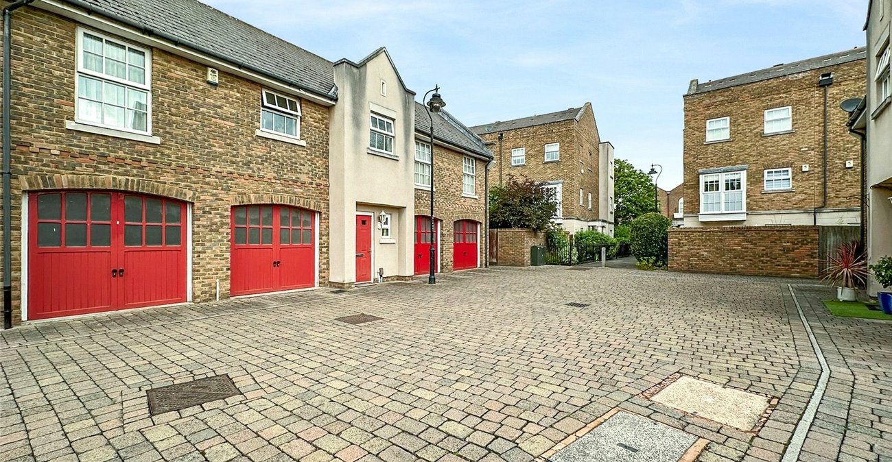 5 bedroom house for sale in Greenhithe | Robinson Jackson