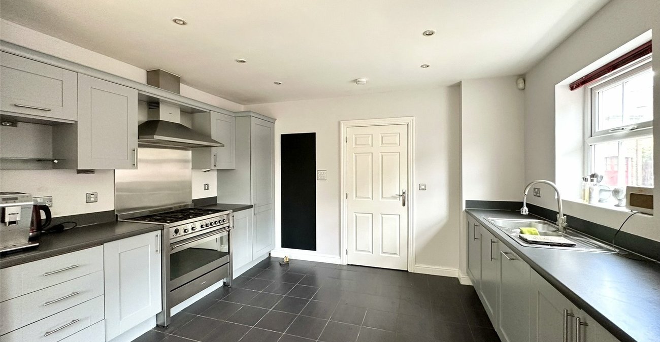 5 bedroom house for sale in Greenhithe | Robinson Jackson