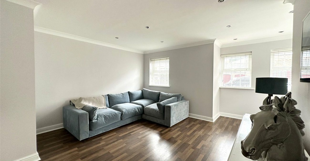 5 bedroom house for sale in Greenhithe | Robinson Jackson