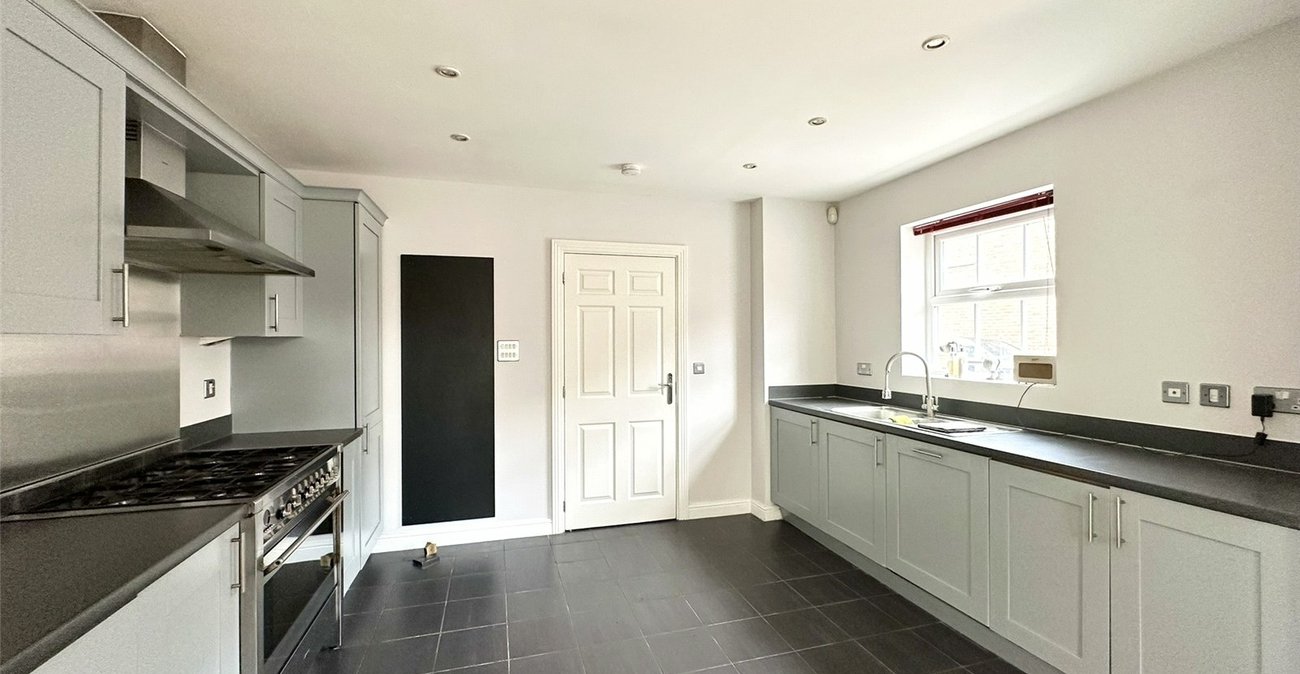 5 bedroom house for sale in Greenhithe | Robinson Jackson