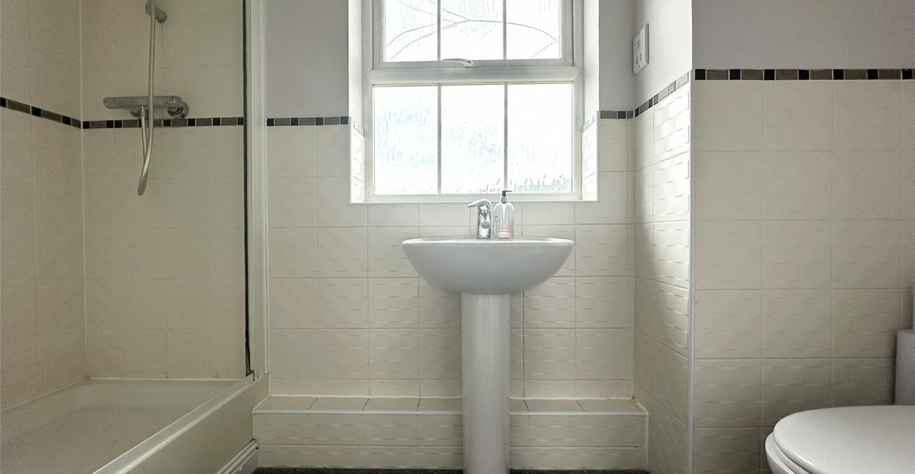 5 bedroom house for sale in Greenhithe | Robinson Jackson