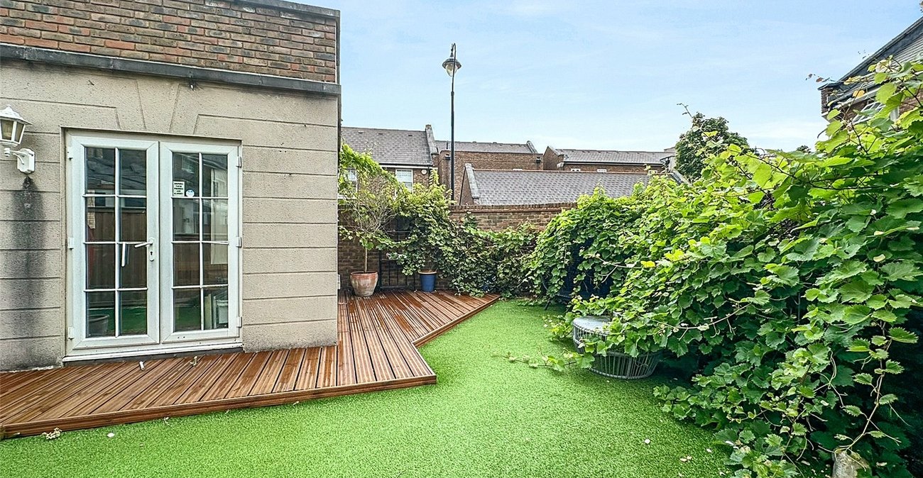 5 bedroom house for sale in Greenhithe | Robinson Jackson