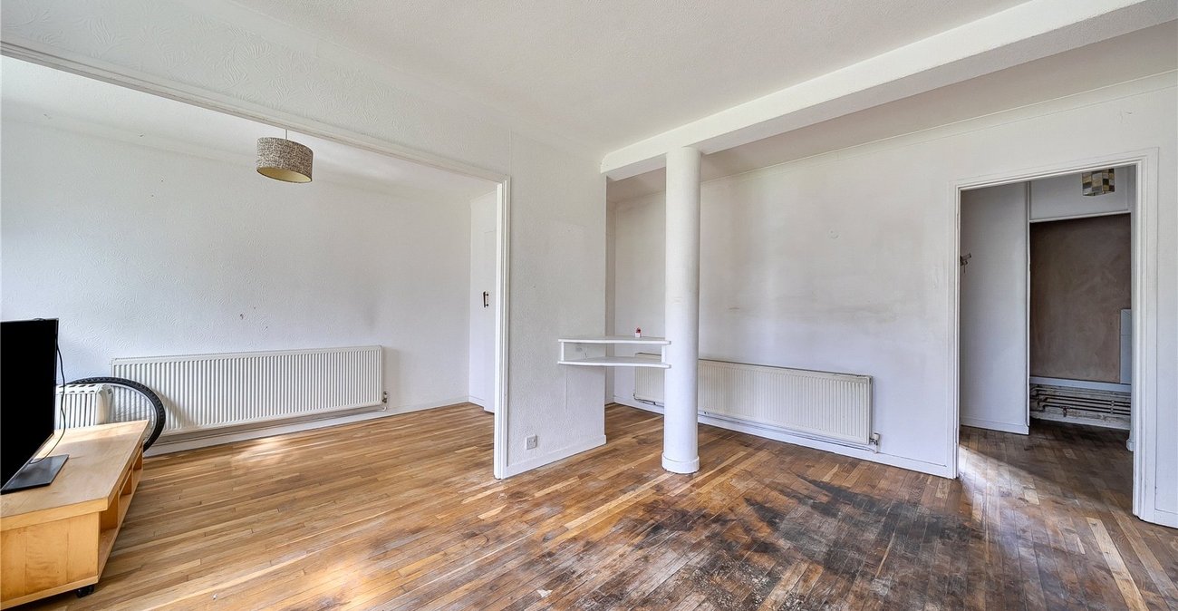 2 bedroom property for sale in Lawrie Park Road | Robinson Jackson