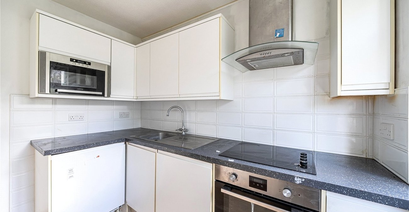 2 bedroom property for sale in Lawrie Park Road | Robinson Jackson