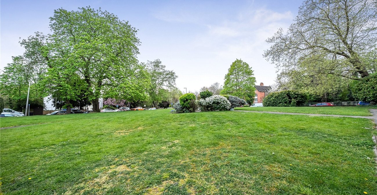 2 bedroom property for sale in Lawrie Park Road | Robinson Jackson