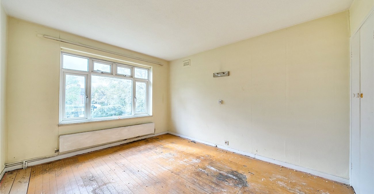 2 bedroom property for sale in Lawrie Park Road | Robinson Jackson