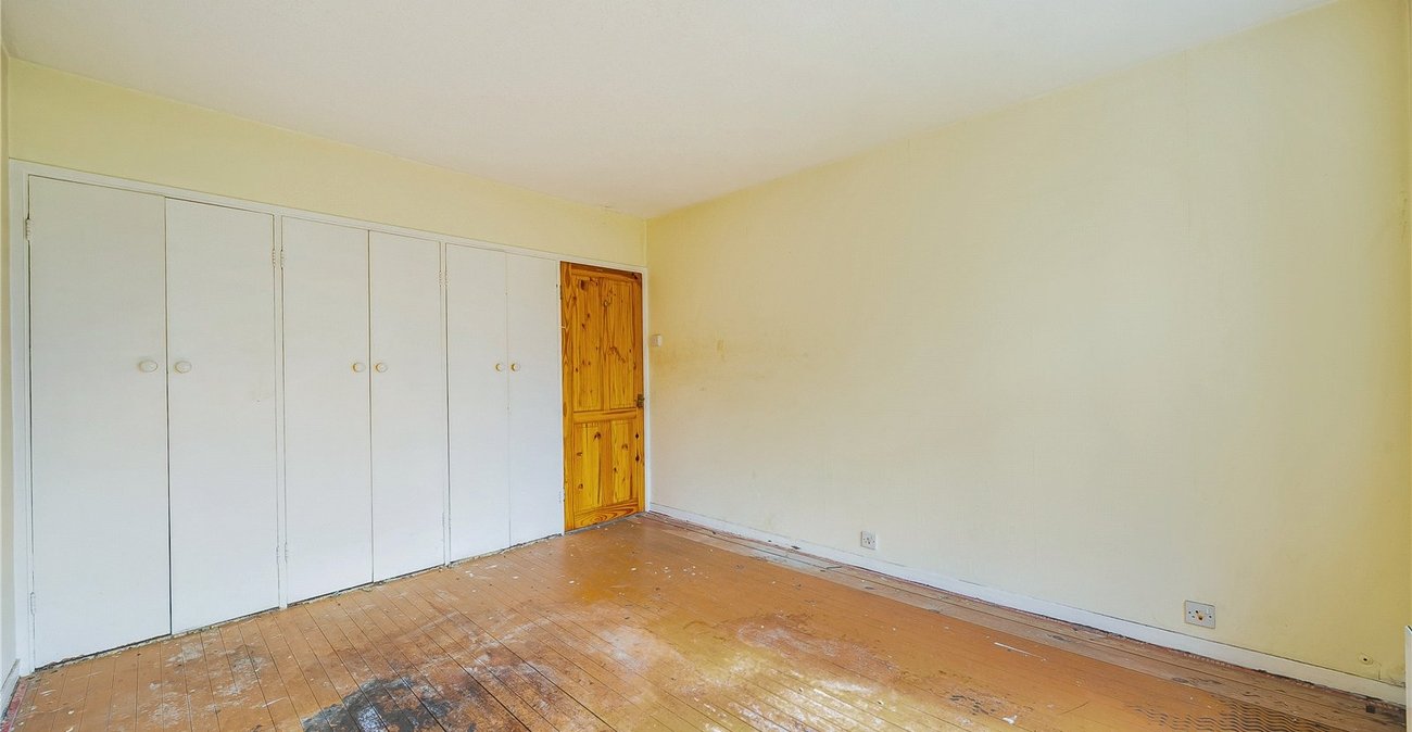 2 bedroom property for sale in Lawrie Park Road | Robinson Jackson