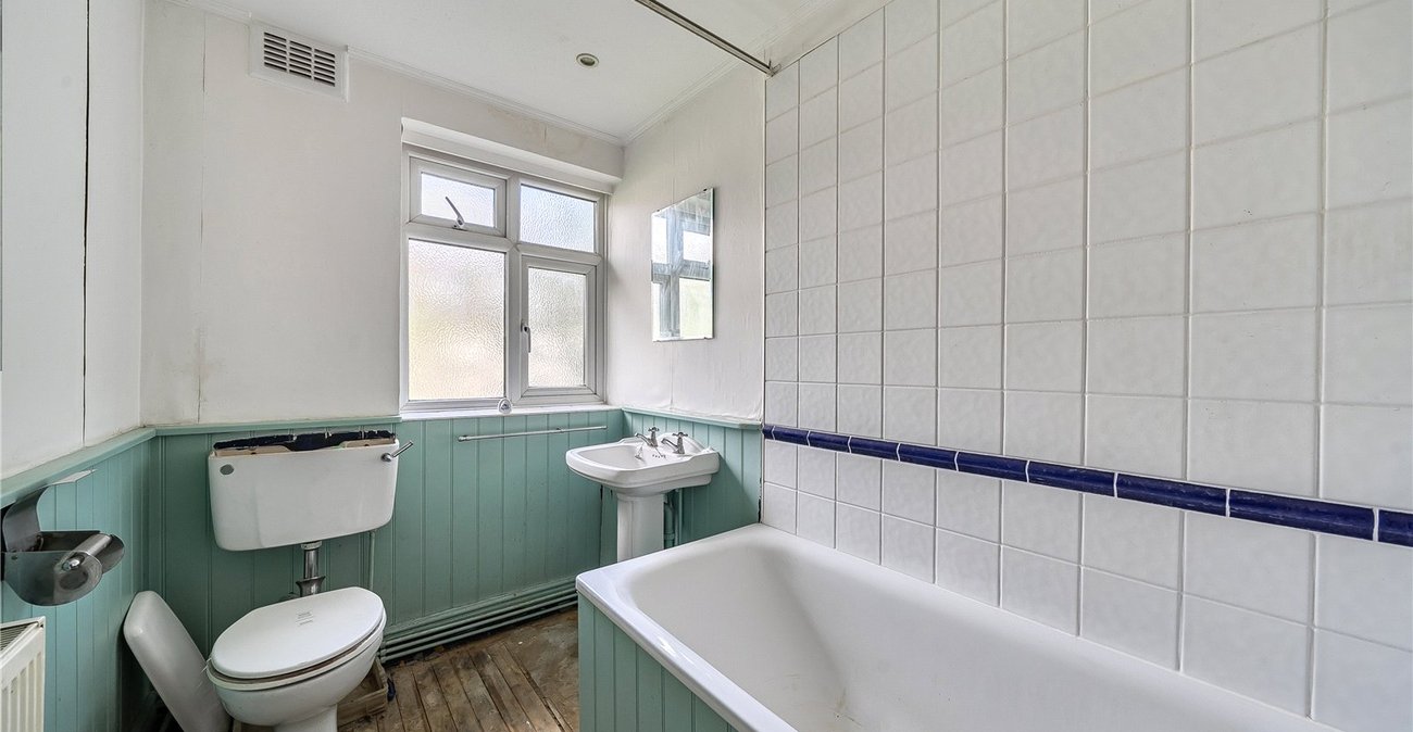 2 bedroom property for sale in Lawrie Park Road | Robinson Jackson