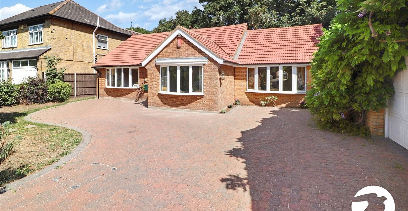 3 bedroom bungalow for sale in Erith | Robinson Jackson