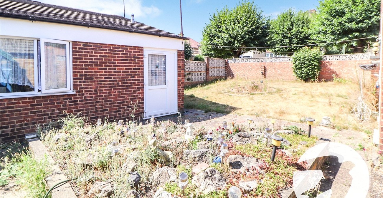 2 bedroom bungalow for sale in Erith | Robinson Jackson