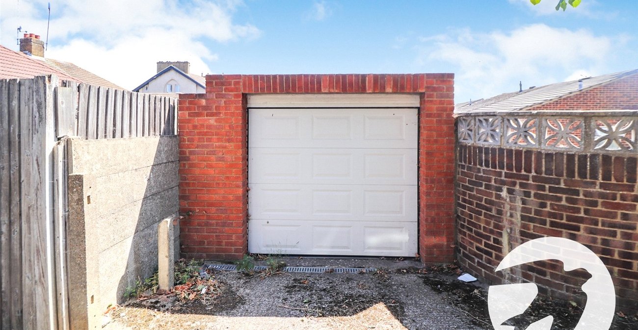 2 bedroom bungalow for sale in Erith | Robinson Jackson