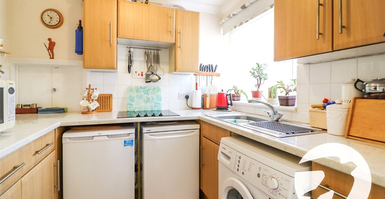 2 bedroom bungalow for sale in Erith | Robinson Jackson