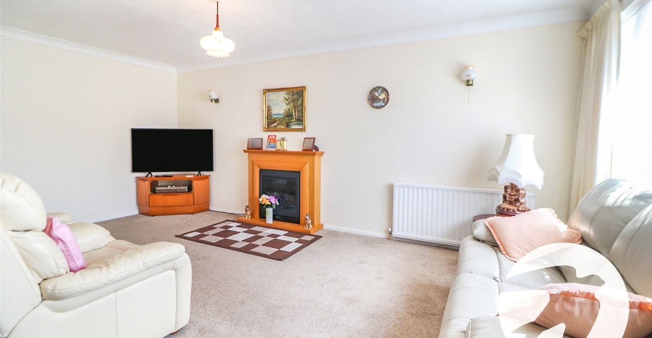 2 bedroom bungalow for sale in Erith | Robinson Jackson