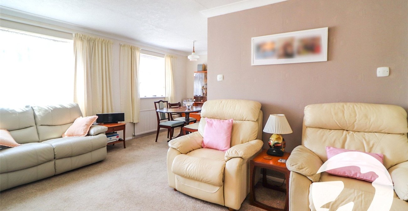 2 bedroom bungalow for sale in Erith | Robinson Jackson