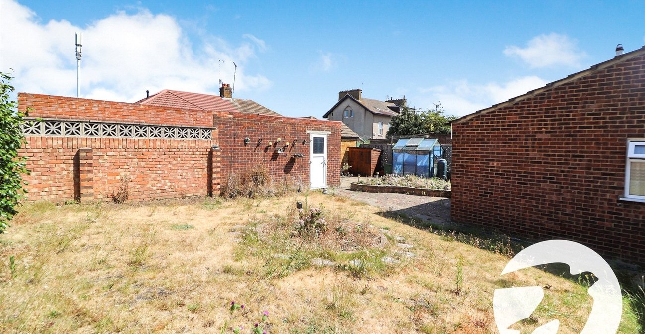 2 bedroom bungalow for sale in Erith | Robinson Jackson