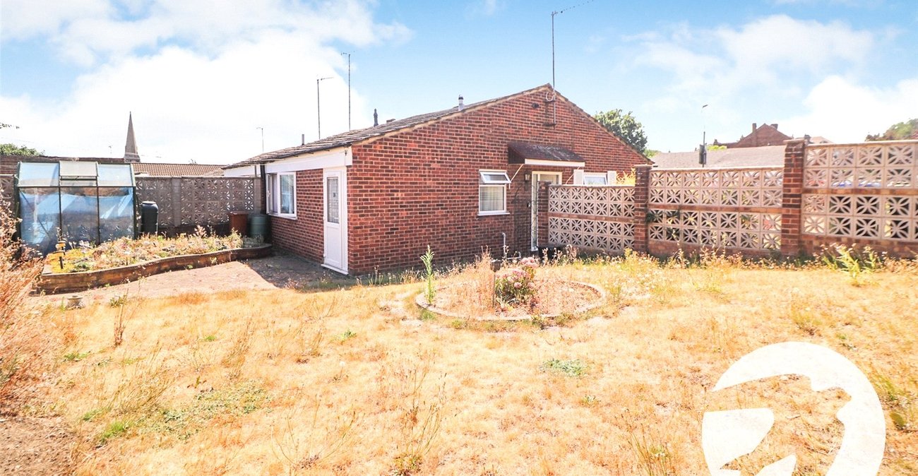 2 bedroom bungalow for sale in Erith | Robinson Jackson
