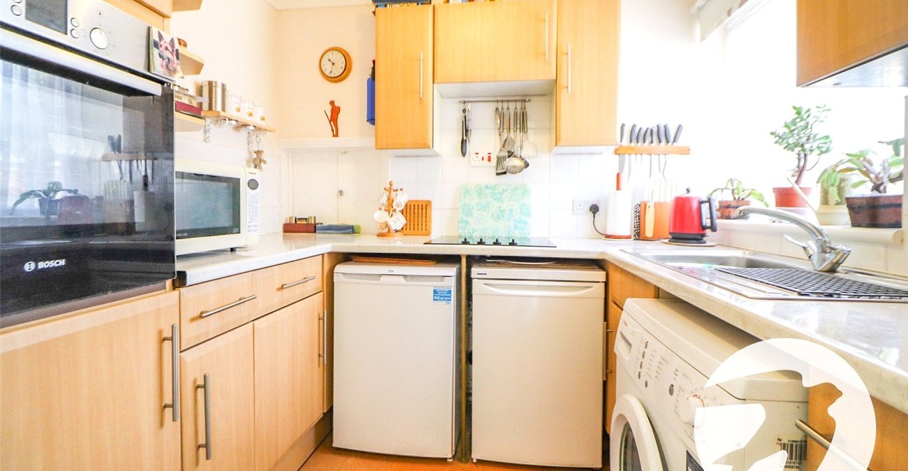 2 bedroom bungalow for sale in Erith | Robinson Jackson