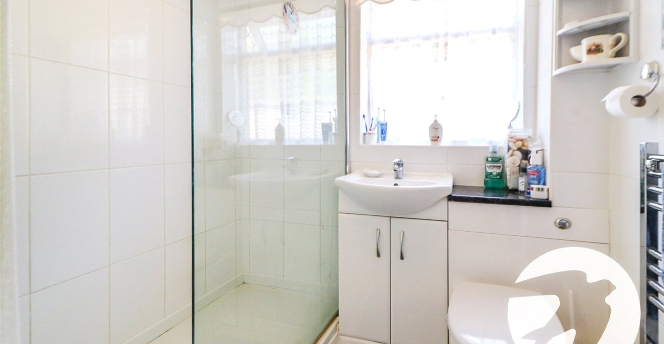 2 bedroom bungalow for sale in Erith | Robinson Jackson