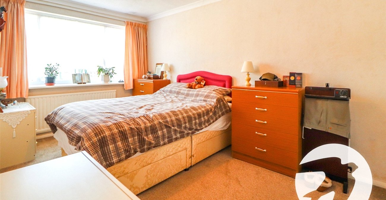 2 bedroom bungalow for sale in Erith | Robinson Jackson