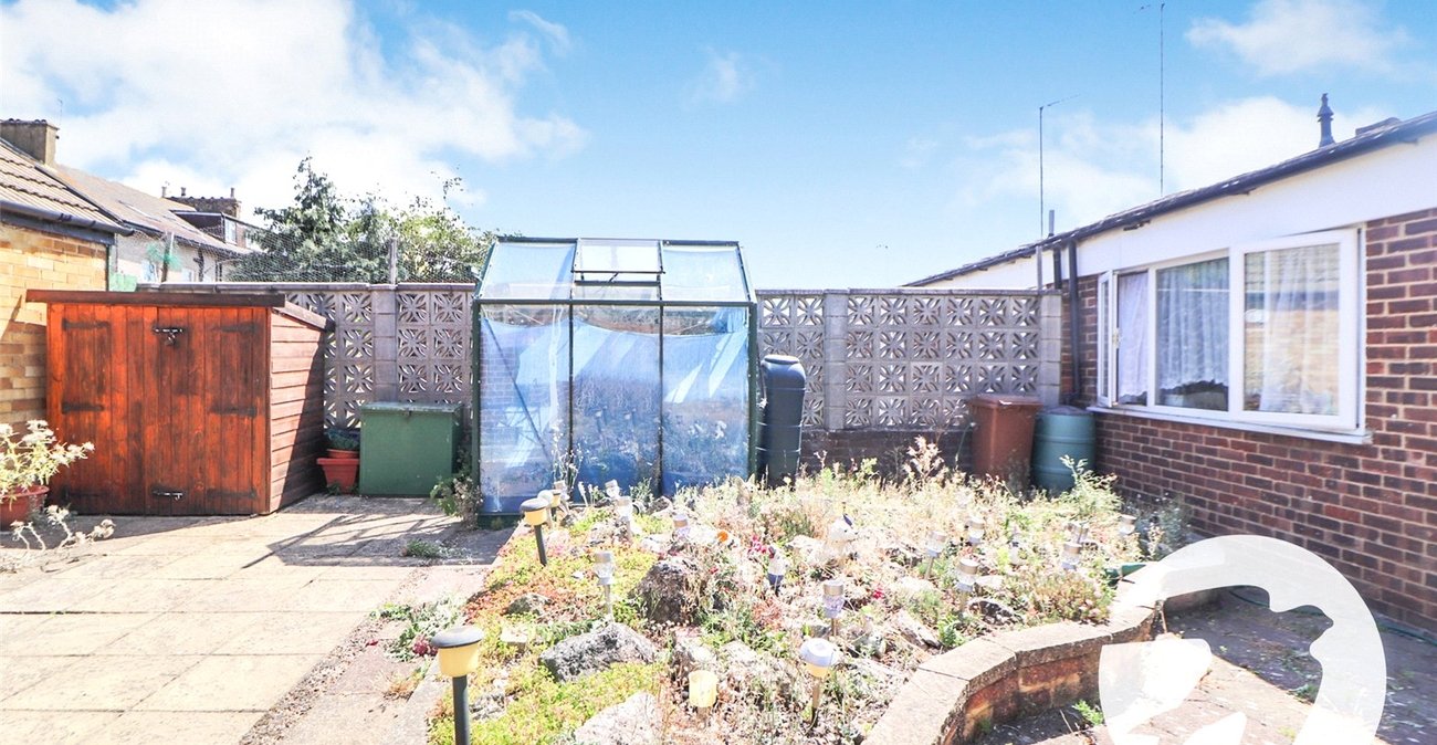 2 bedroom bungalow for sale in Erith | Robinson Jackson
