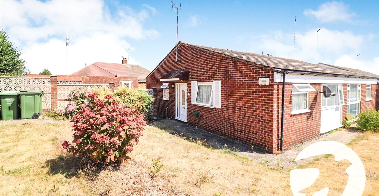2 bedroom bungalow for sale in Erith | Robinson Jackson
