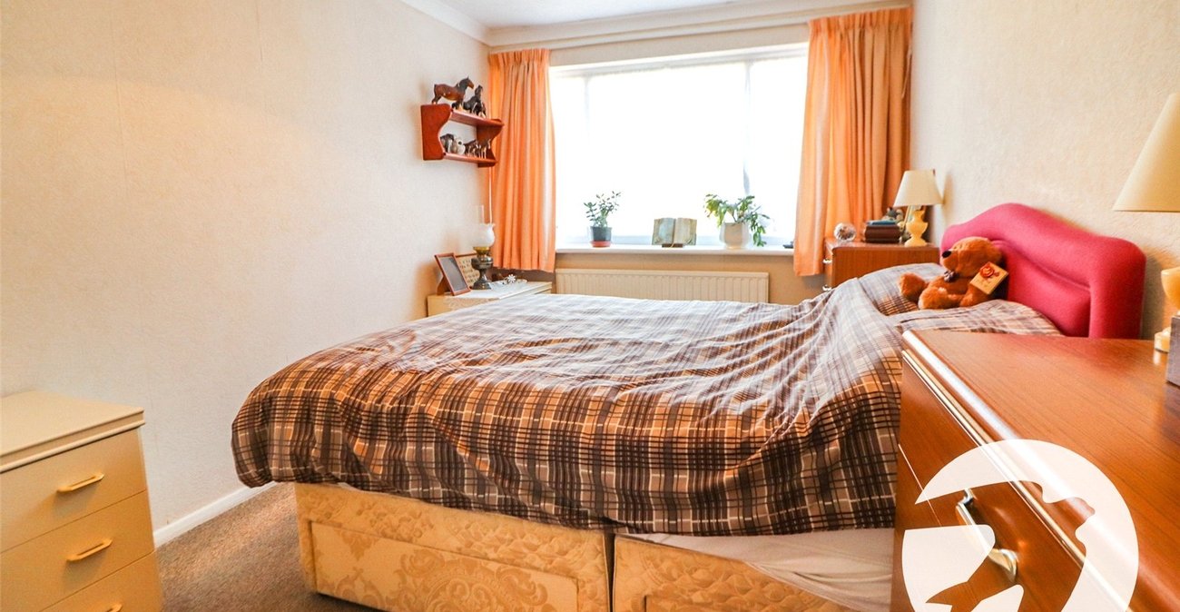 2 bedroom bungalow for sale in Erith | Robinson Jackson