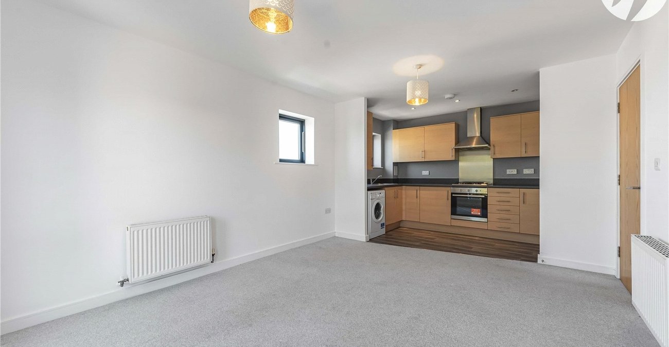 2 bedroom property for sale in Greenhithe | Robinson Jackson