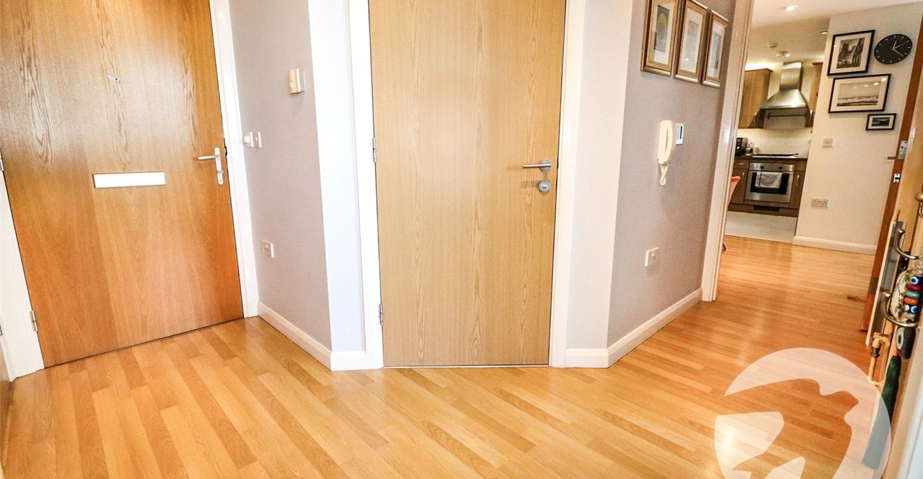2 bedroom property for sale in 102 Erith High Street | Robinson Jackson
