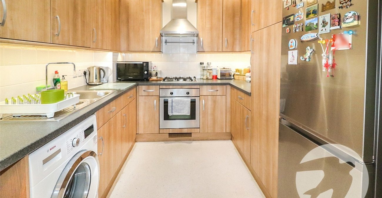 2 bedroom property for sale in 102 Erith High Street | Robinson Jackson