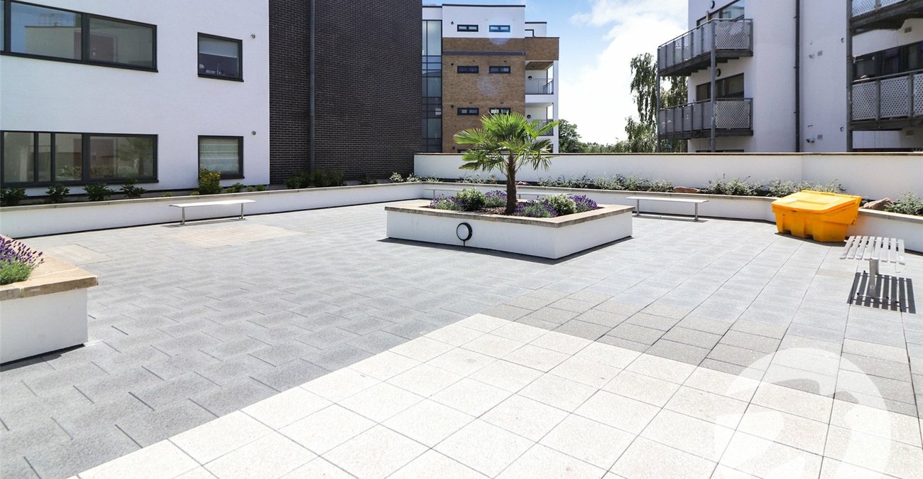 2 bedroom property for sale in 102 Erith High Street | Robinson Jackson