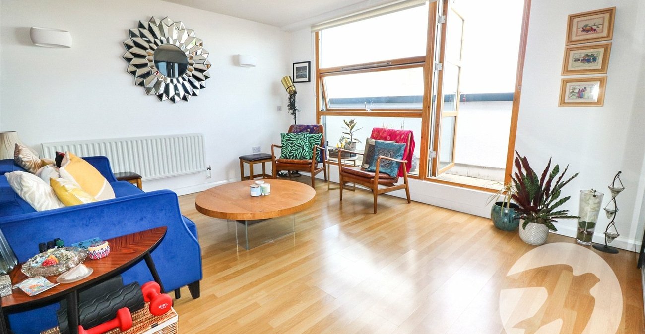2 bedroom property for sale in 102 Erith High Street | Robinson Jackson
