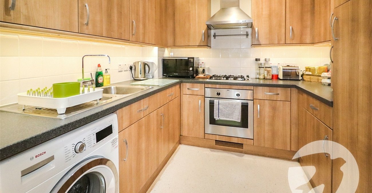 2 bedroom property for sale in 102 Erith High Street | Robinson Jackson
