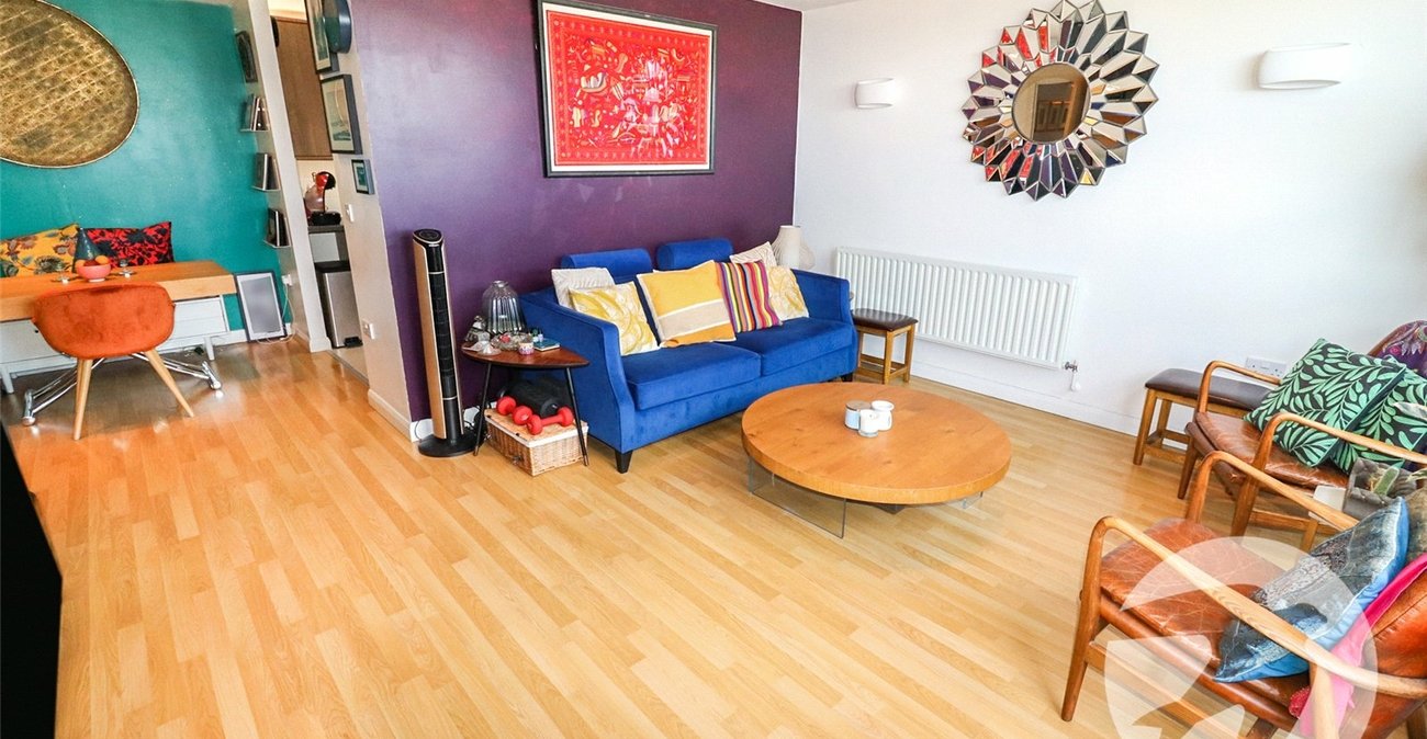 2 bedroom property for sale in 102 Erith High Street | Robinson Jackson