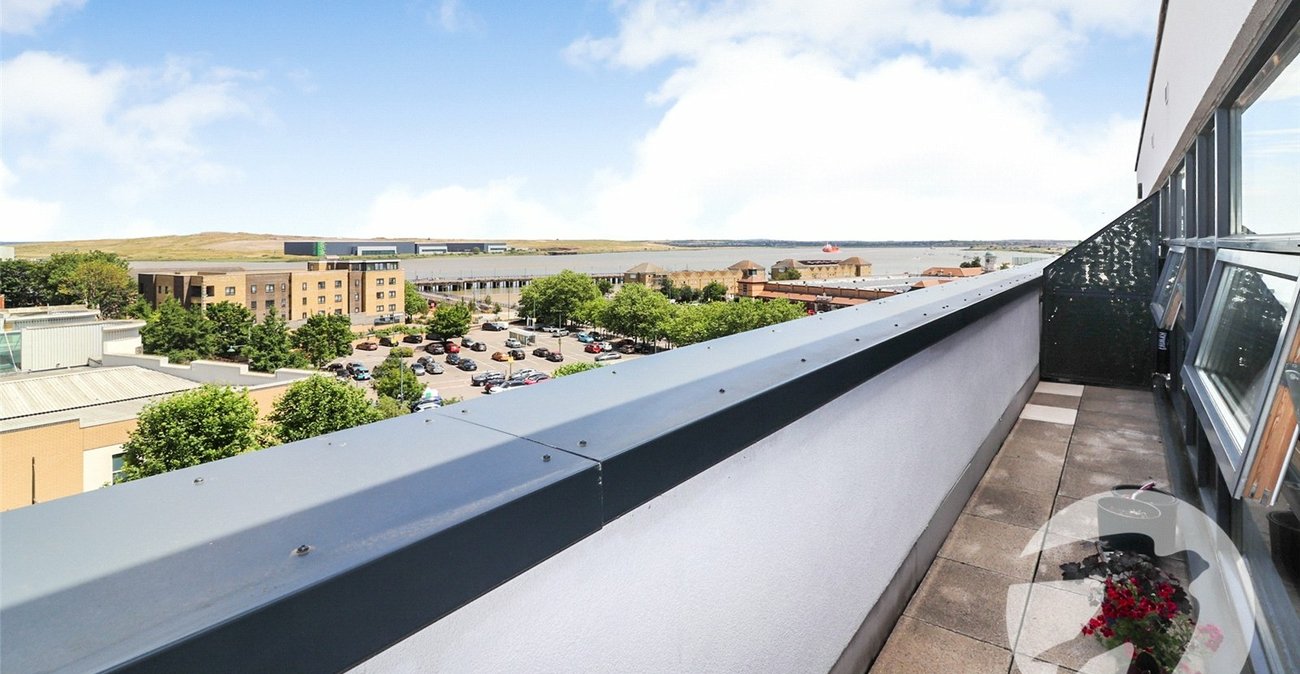 2 bedroom property for sale in 102 Erith High Street | Robinson Jackson