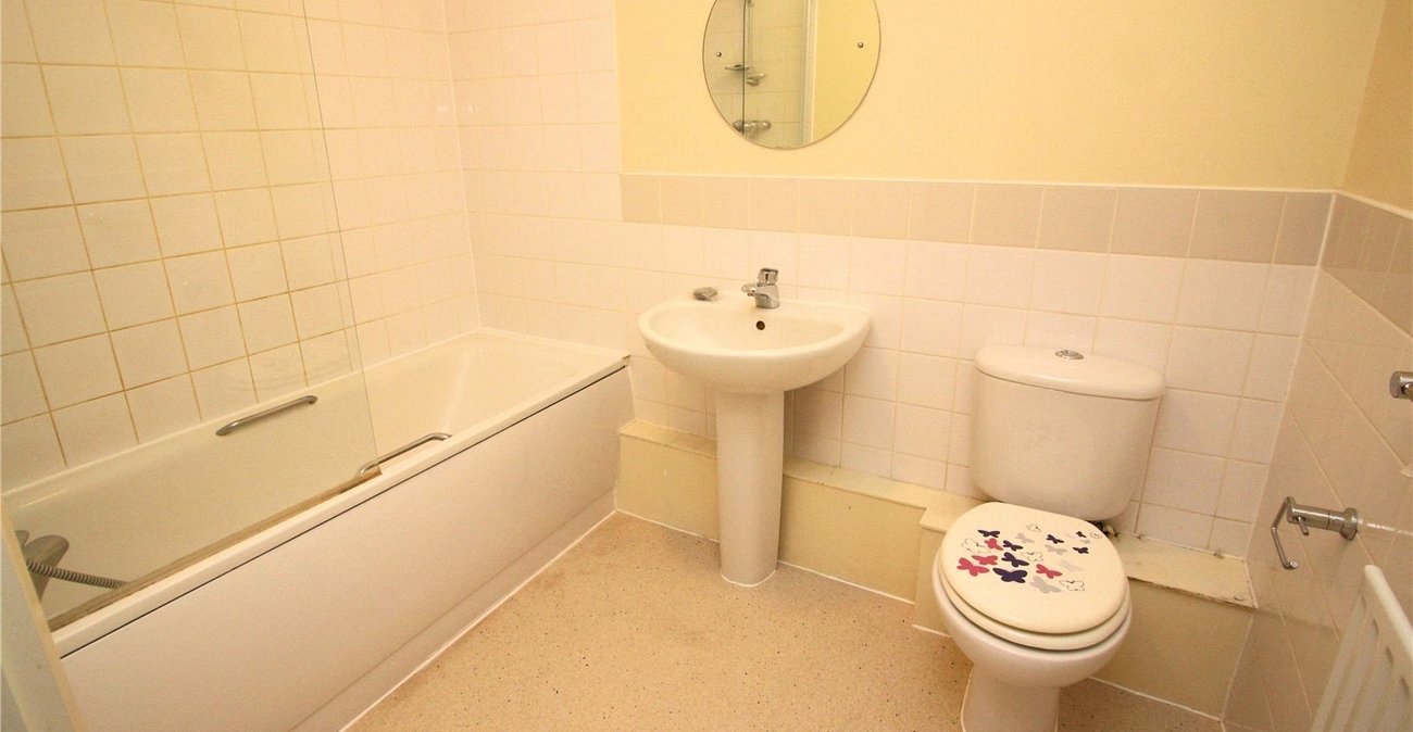 2 bedroom property for sale in 102 Erith High Street | Robinson Jackson