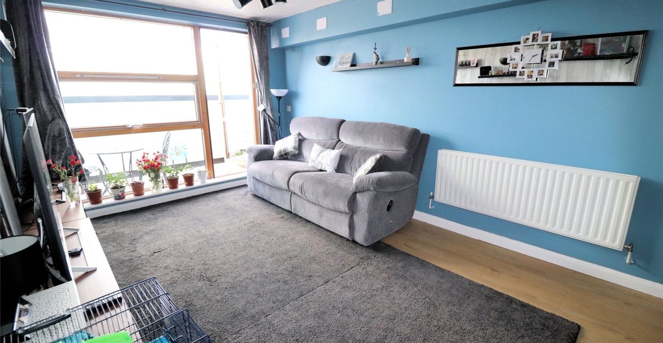 2 bedroom property for sale in 102 Erith High Street | Robinson Jackson