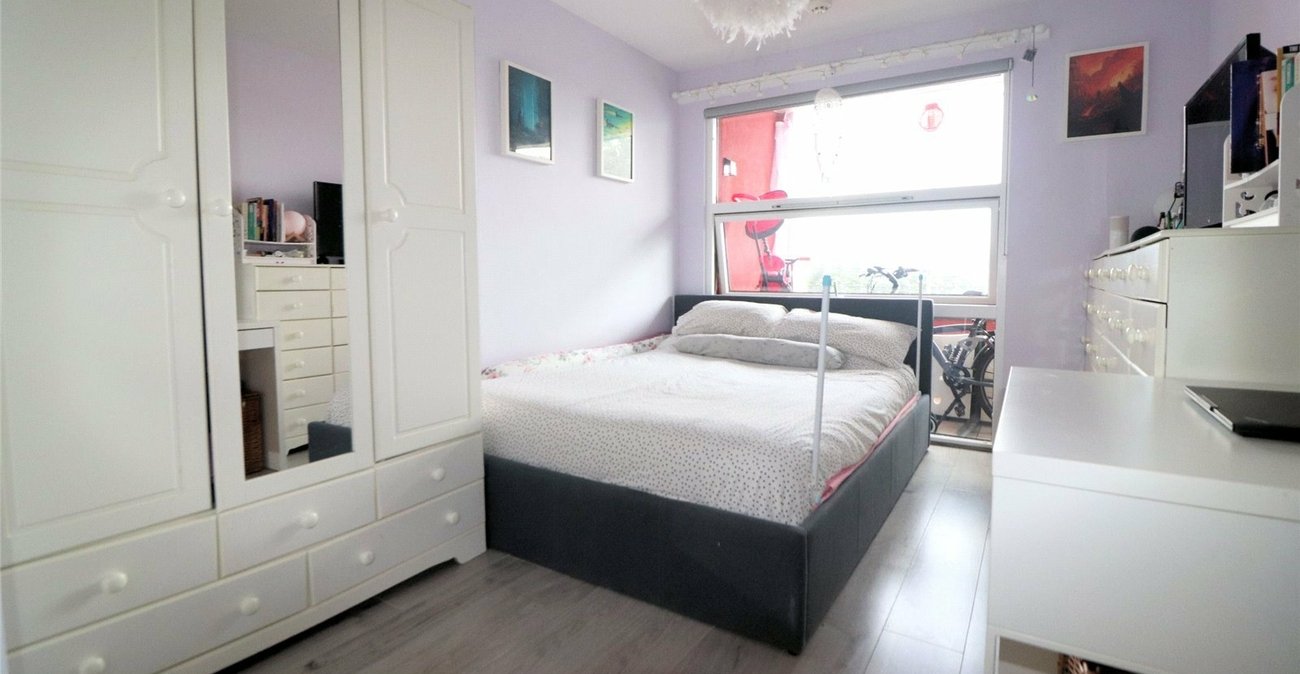 2 bedroom property for sale in 102 Erith High Street | Robinson Jackson