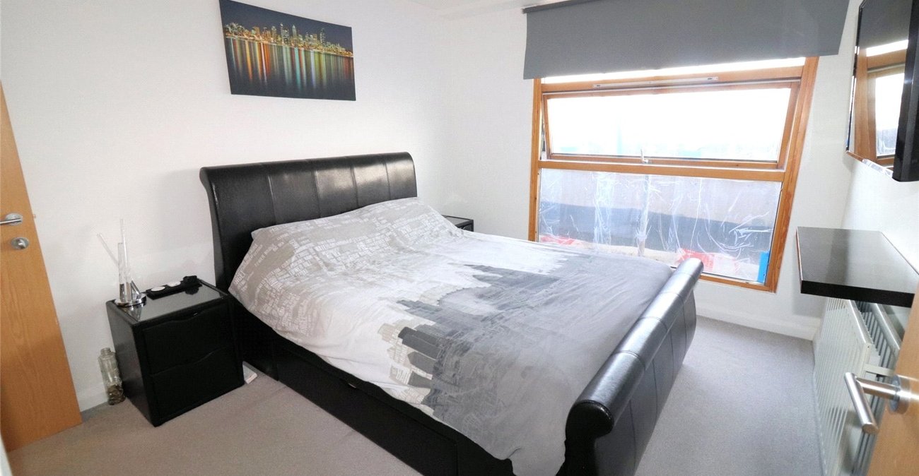 2 bedroom property for sale in 102 High Street | Robinson Jackson