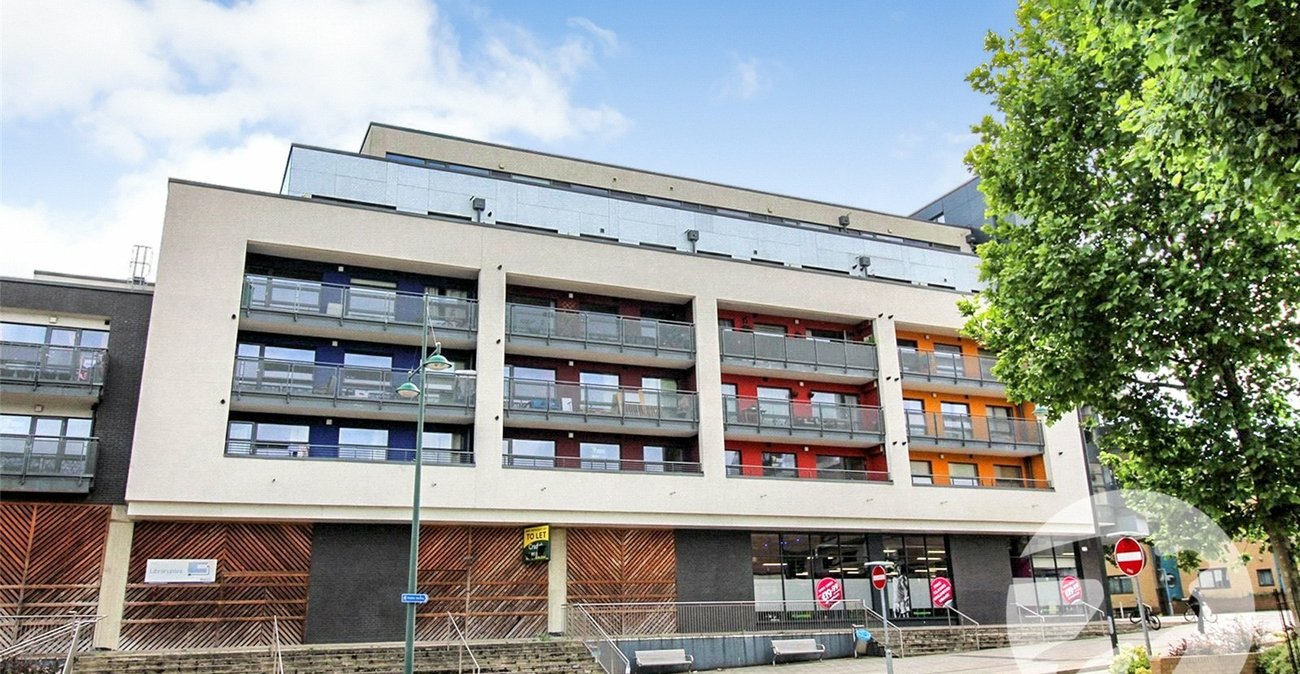 2 bedroom property for sale in 102 High Street | Robinson Jackson