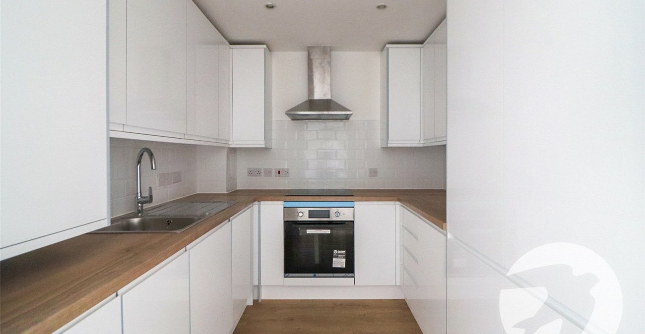 2 bedroom property for sale in 102 High Street | Robinson Jackson