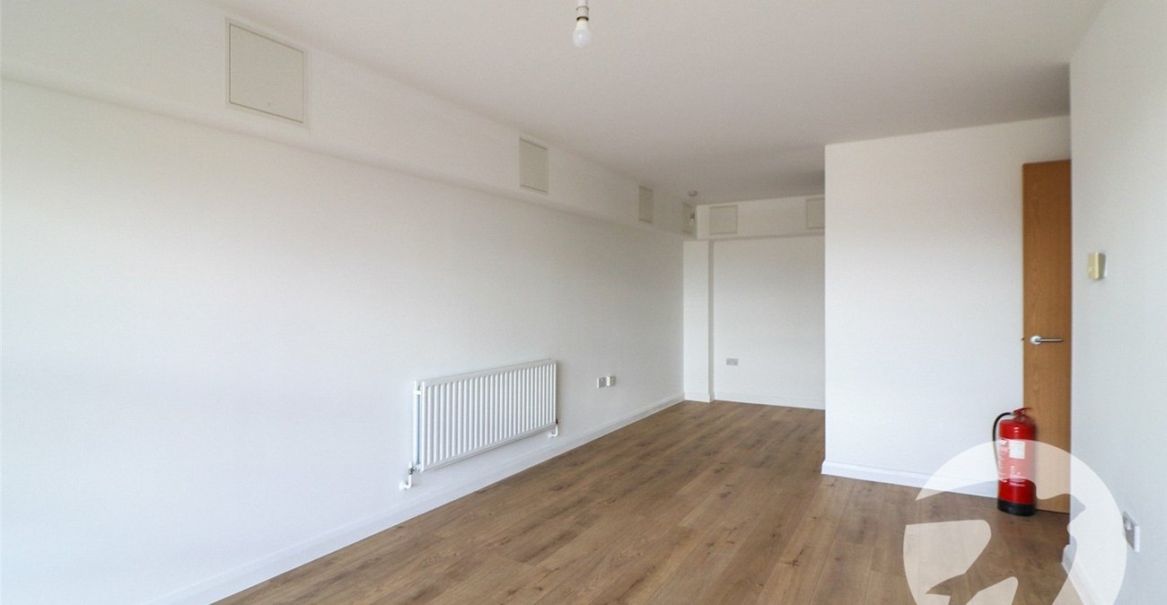 2 bedroom property for sale in 102 High Street | Robinson Jackson