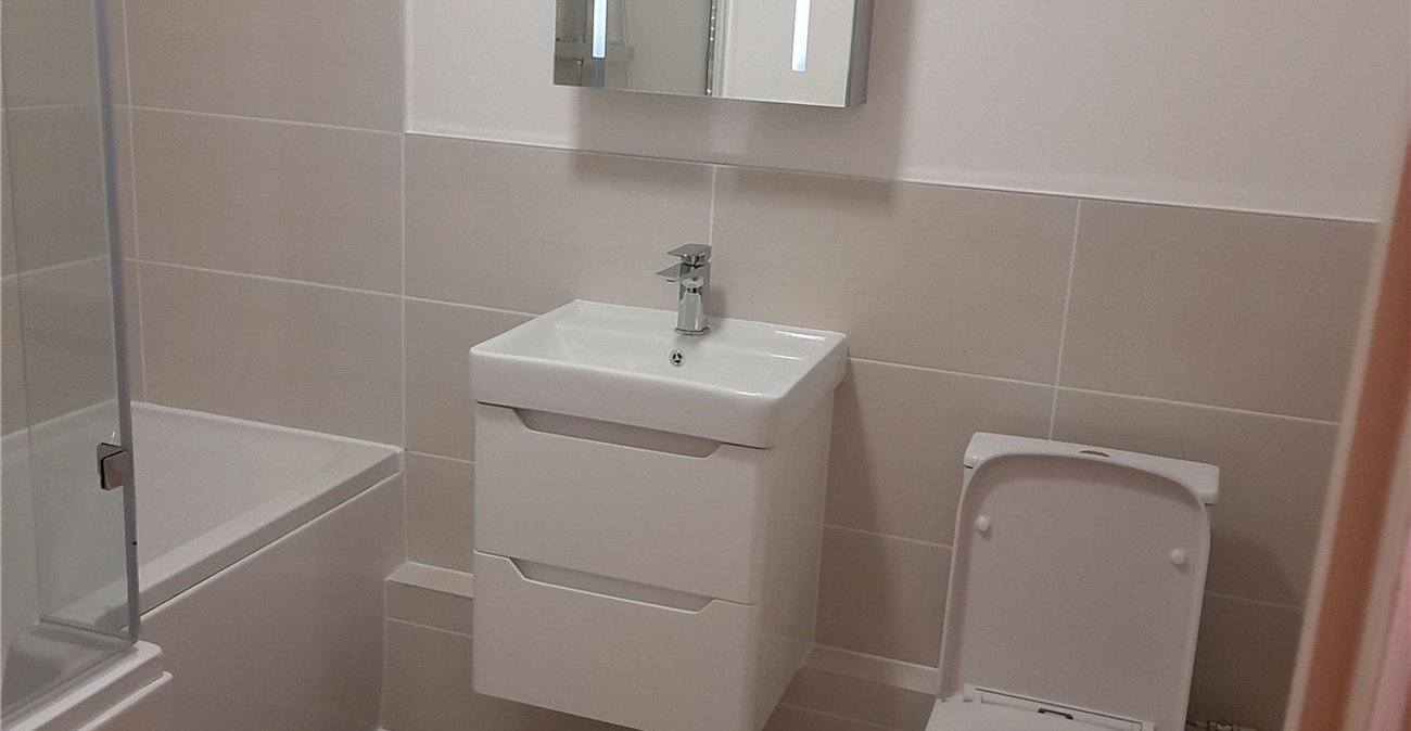 2 bedroom property for sale in 102 High Street | Robinson Jackson