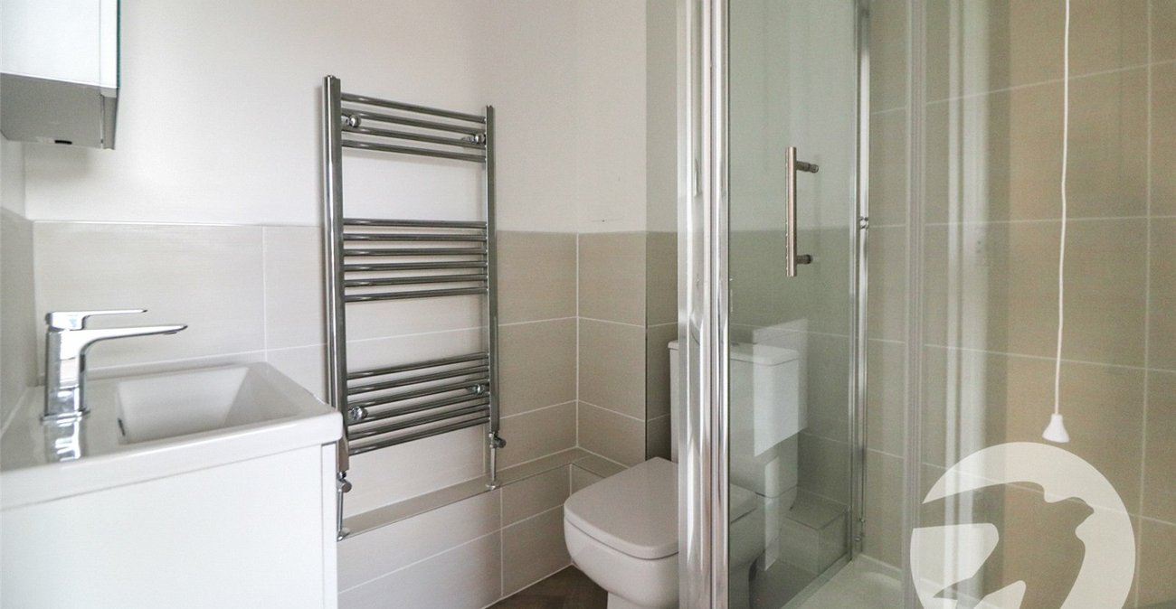 2 bedroom property for sale in 102 High Street | Robinson Jackson