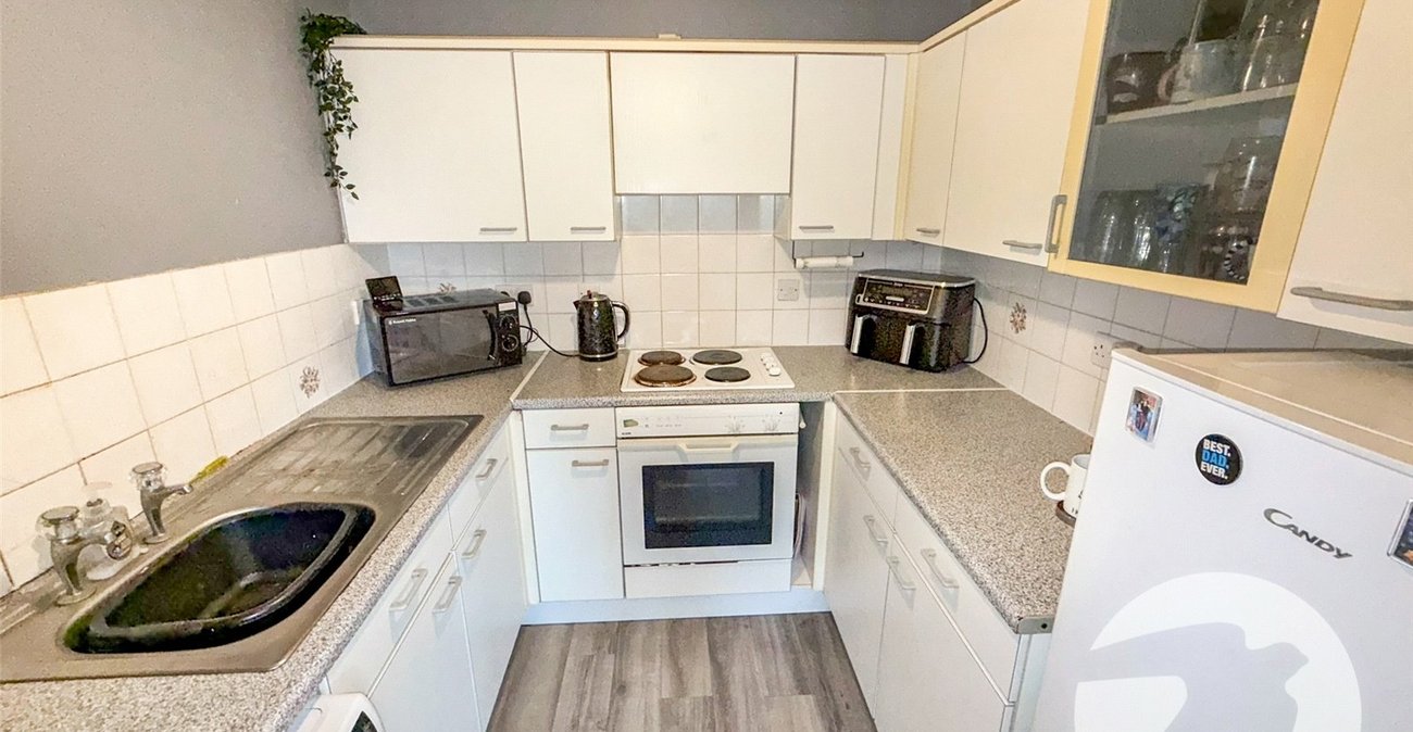 2 bedroom property for sale in London | Robinson Jackson