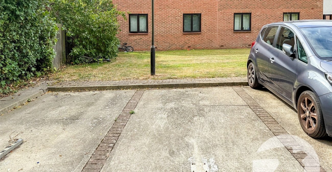 2 bedroom property for sale in London | Robinson Jackson