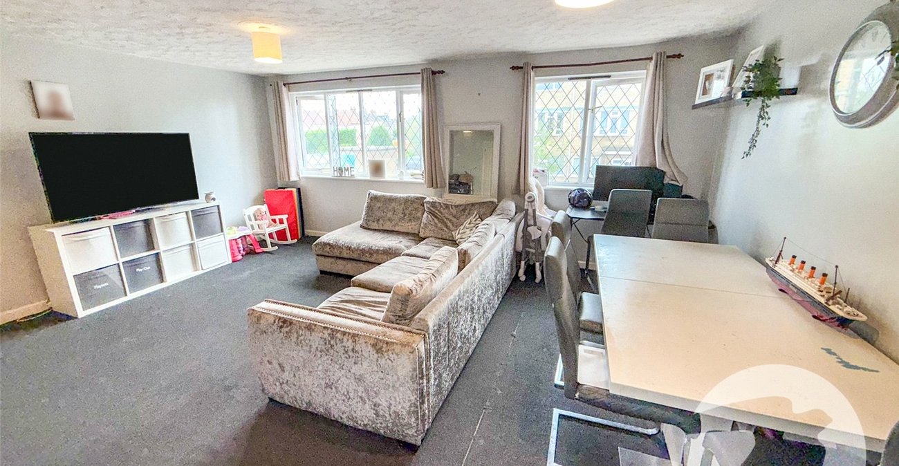 2 bedroom property for sale in London | Robinson Jackson